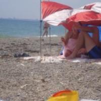 Курение в общественных местах запрещено,  но на крымских пляжах оно по-прежнему процветает.