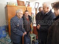Перший заступник голови Кіровоградської облдержадміністрації привітав 90-річного ветерана-фронтовика з наступаючим Днем захисника Вітчизни