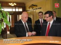 Кировоград: губернатор ознакомился с работой центра по предоставлению административных услуг