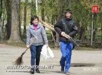 Кировоград: массовая уборка в парке отдыха