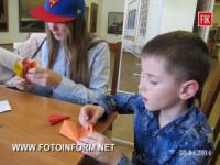 Кіровоград: діти навчалися виготовляти квіти