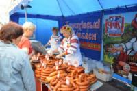 Кіровоград: на площі перед міською радою триває передсвяткова торгівля