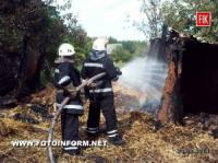 На Кіровоградщині через КЗ виникла пожежа сінника