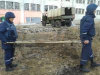 Кіровоград: фахівці групи піротехнічних робіт знешкодили 2 боєприпаси,  виявлені на території заводу
