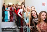 Кировоград: красивые девушки готовятся к шоу красоты