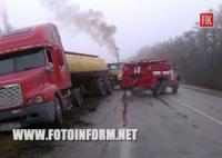 На Кіровоградщині рятувальники допомогли відбуксирувати вантажівку з кювету