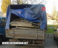 На Кіровоградщині водій перевозив викрадений з кладовища метал