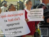 Кировоград: чернобыльцы провели молчаливый пикет