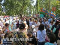 Кировоград: тысячи жителей города собрались в парке Пушкина