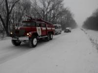 На Кіровоградщині рятувальники відбуксирували мікроавтобус та «швидку»