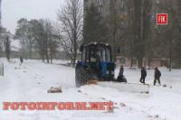 Кіровоград: комунальники продовжують двобій зі сніговою стихією