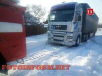Кіровоградська область: рятувальники вилучили із снігового замету вантажівку