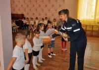 Кіровоград: у дитячому садку рятувальники провели гру