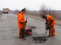 На дорогах Кіровоградщини вже витратили 241 тонну асфальту