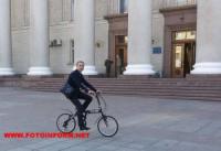 Помічник Кіровоградського міського голови на роботу приїхав на двоколісному