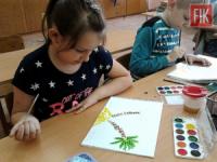 У Кіровограді дітей навчали малювати пейзаж за допомогою «петриківки»