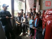 На Кіровоградщині у гості до рятувальників приходять діти з пришкільних таборів