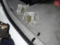 У Кіровограді поліція затримала молодиків із речовиною,  схожою на наркотики