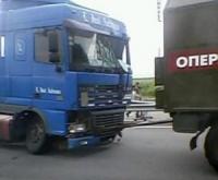 На Кіровоградщині вантажівка врізалась в металевий відбійник