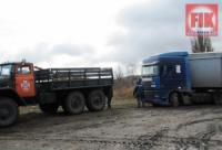 На Кіровоградщині рятувальники відбуксирували вантажівку