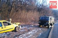 На Кіровоградщині рятувальники відбуксирували автомобіль з кювету