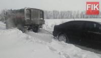 На Кіровоградщині автомобіль потрапив у засніжений кювет