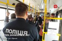 Андрій Райкович в тролейбусі перевірив роботу тривожної кнопки