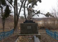 На Кіровоградщині зловмисник скоїв наругу над пам’ятником загиблим воїнам