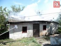 На Кіровоградщині загасили пожежу двох господарчих будівель