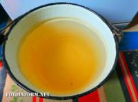 У Кропивницькому мешканці міста «розгрібають» жовту воду із цистерн