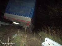 На Кіровоградщині рятувальники вивільнили з кювету вантажний автомобіль