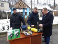 На Кіровоградщині рятувальникам урочисто передали нові апарати захисту