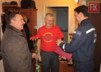 У Кропивницькому рятувальники привітали з 60-річчям ветерана пожежної охорони