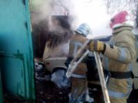 На Кіровоградщині загасили пожежу автомобіля та гаража