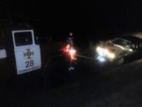 На Кіровоградщині рятувальники надали допомогу по буксируванню легковика з ґрунтової дороги