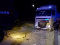 На Кіровоградщині водіям надали допомогу по буксируванню трьох вантажних автомобілів