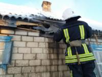 У Петрівському районі в житловому будинку виникла пожежа