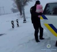 На Кіровоградщині працівники поліції надають допомогу громадянам під час складних погодних умов