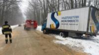 На Кіровоградщині рятувальники продовжують надавати допомогу водіям транспортних засобів