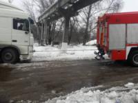 У Кропивницькому бійці ДСНС надали допомогу по буксируванню вантажівки