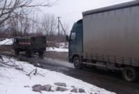 У Новоархангельському районі водію вантажівки допомогли вибратись із бездоріжжя