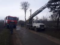 Кіровоградський район: рятувальники спиляли і прибрали аварійне дерево