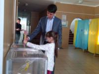 Сергій Кузьменко проголосував на виборах у Приютівській ОТГ
