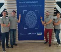 Visa та ПриватБанк запустили в Україні оплату пальцем