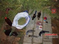 У жителя Олександрії поліція вилучила наркотичні засоби та зброю