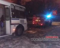 Бійці ДСНС продовжують надавали допомогу водіям на дорогах Кіровоградщини