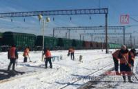 На вихідних понад 1, 5 тис. залізничників боролися з наслідками негоди на Одеській магістралі