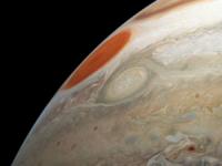 NASA опубликовало снимки штормов на Юпитере