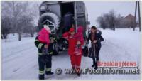 На Кіровоградщині рятувальники доставили двох дітей до автомобіля швидкої допомоги