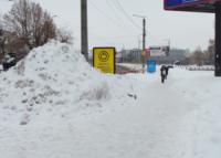 Великі купи снігу в центрі Кропивницького